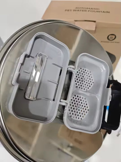 A SmartFlow™ csere szűrő helye az itatókút nyitott felső részében